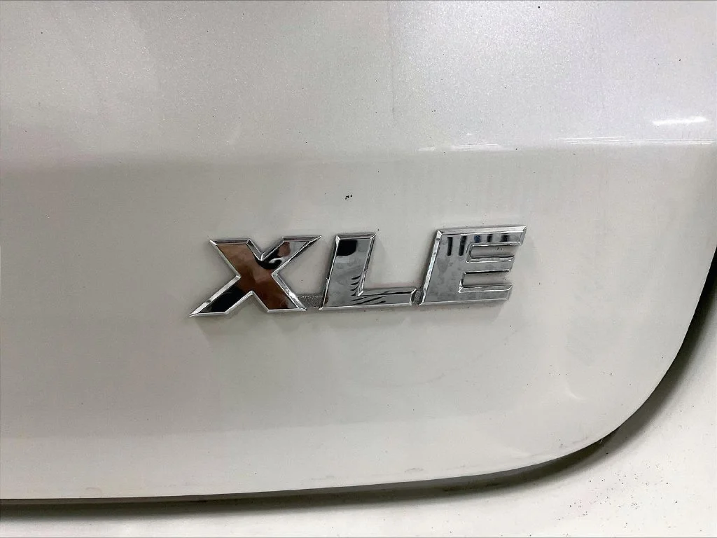 Certified Used 2018 White Toyota XLE image 11