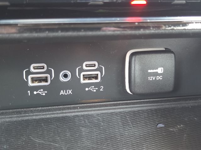 Used 2023 Velvet Jeep Laredo image 9