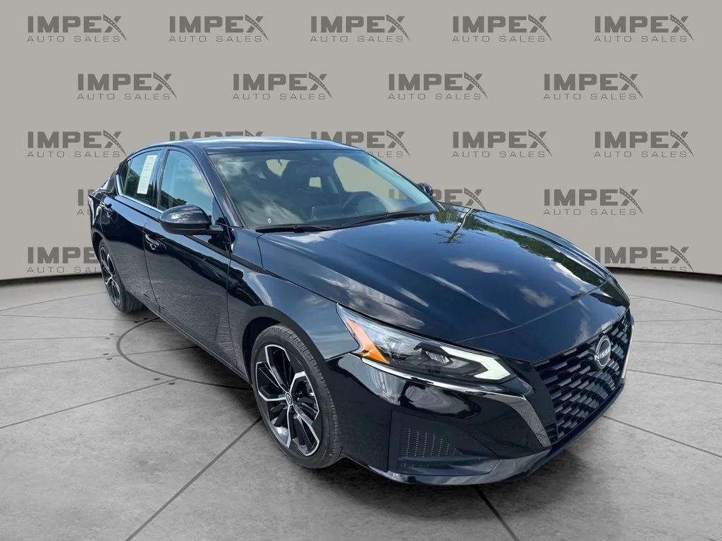 Used 2025 Black Nissan 2.5 SR image 7