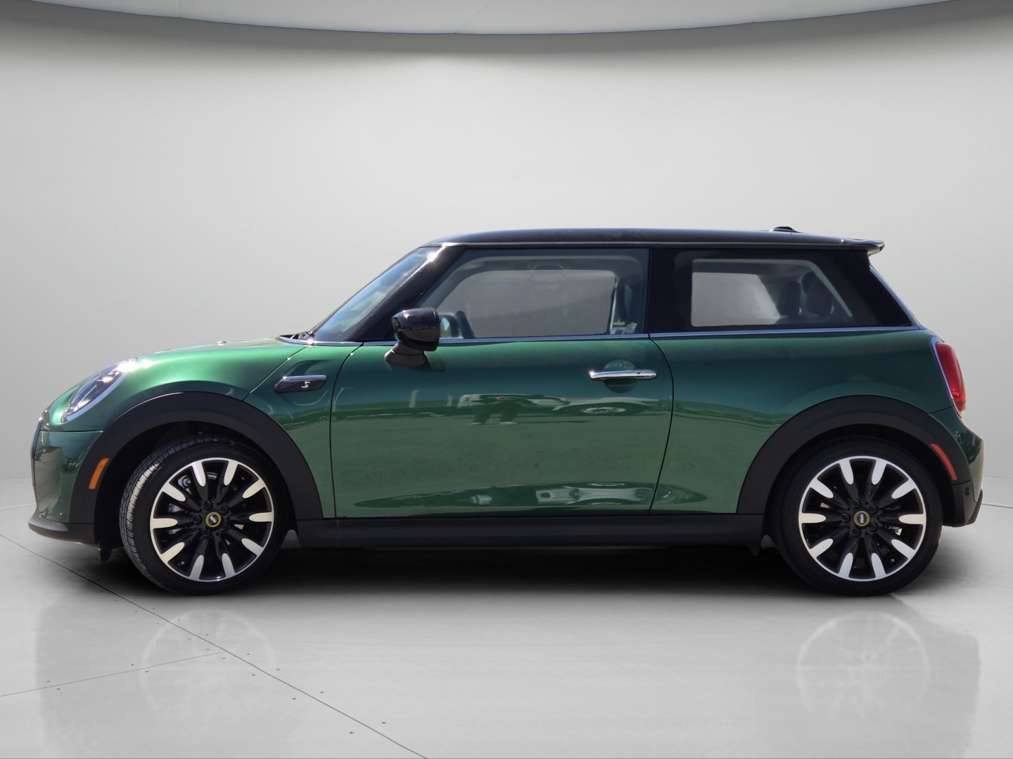 Used 2024 British Racing Green MINI Cooper SE image 22
