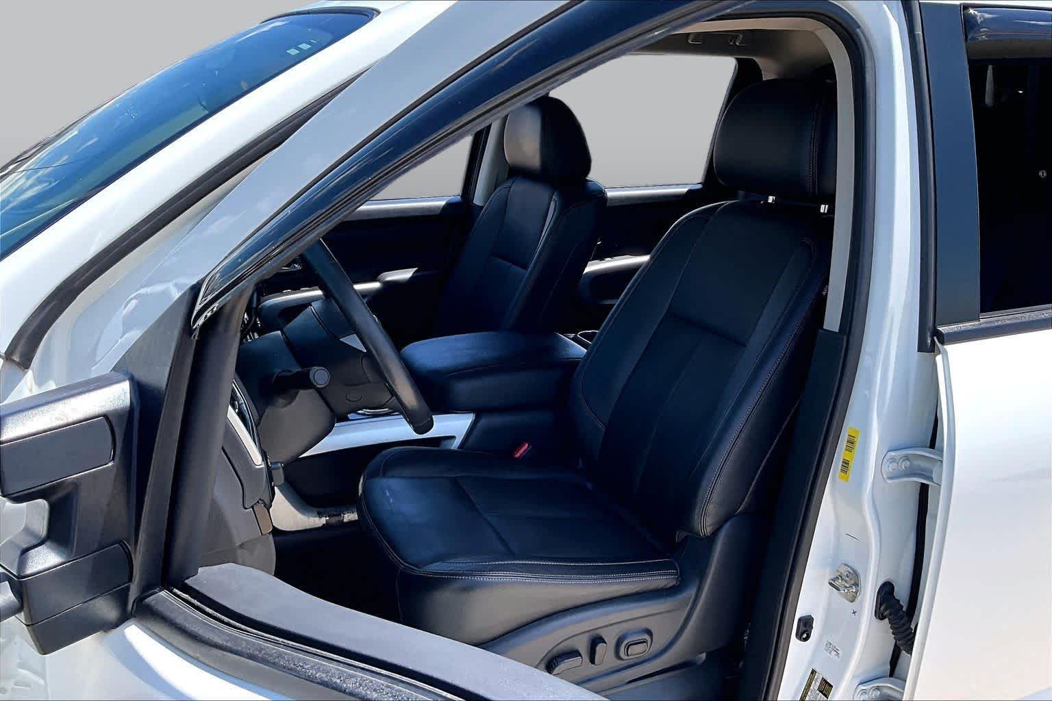 Used 2018 Glacier White Nissan SV image 8