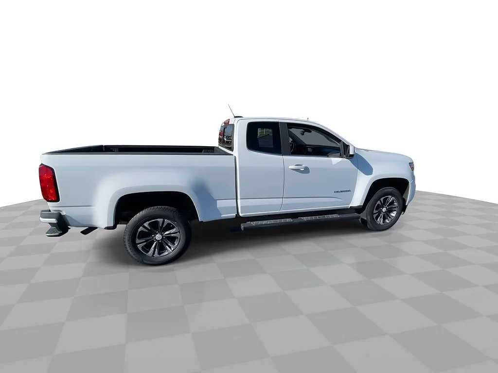 Used 2018 Summit White Chevrolet LT image 2