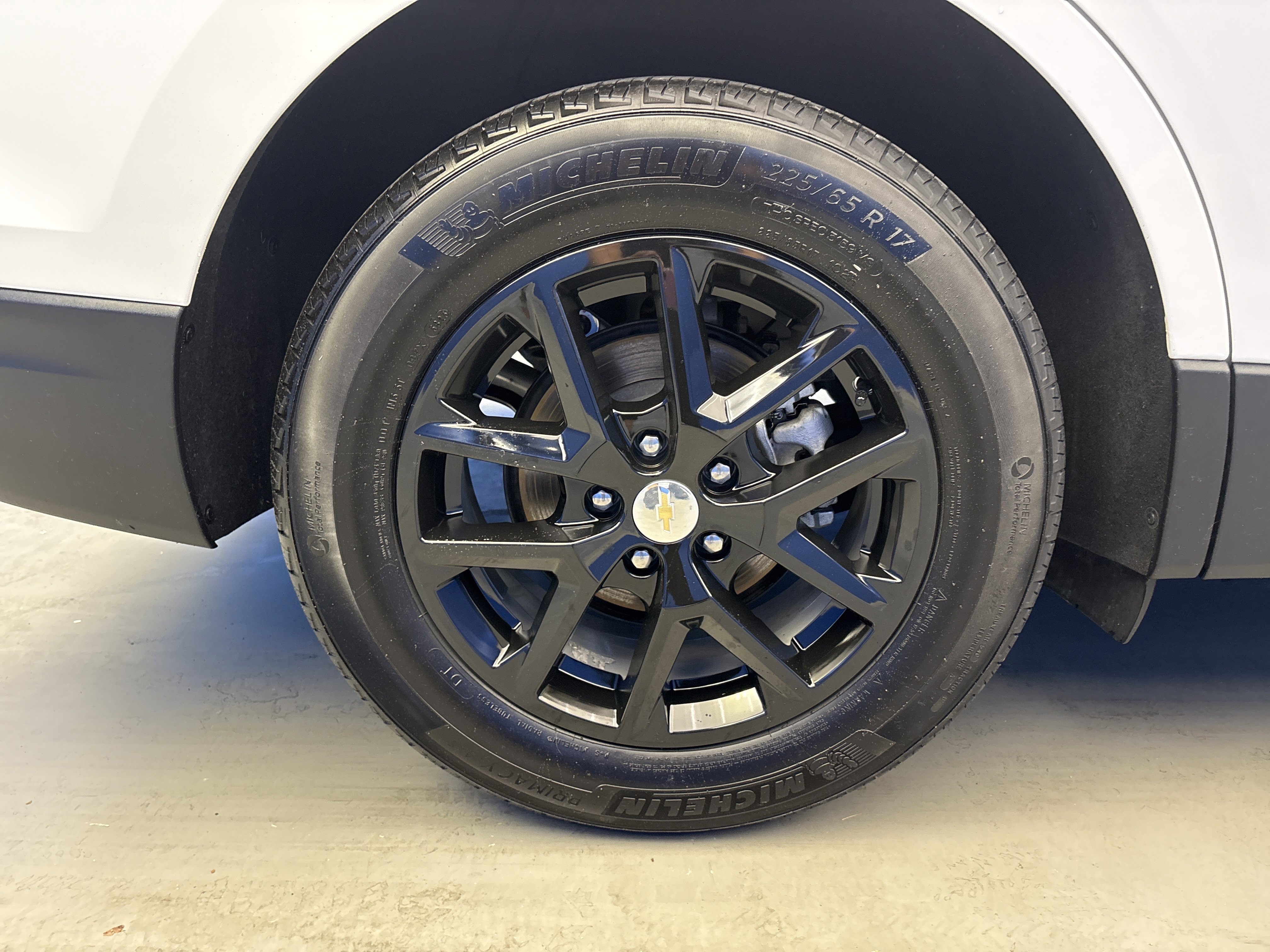Used 2024 Summit White Chevrolet LT image 8
