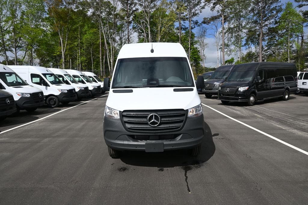 Used 2026 Arctic White Mercedes-Benz Cargo 170 WB image 29