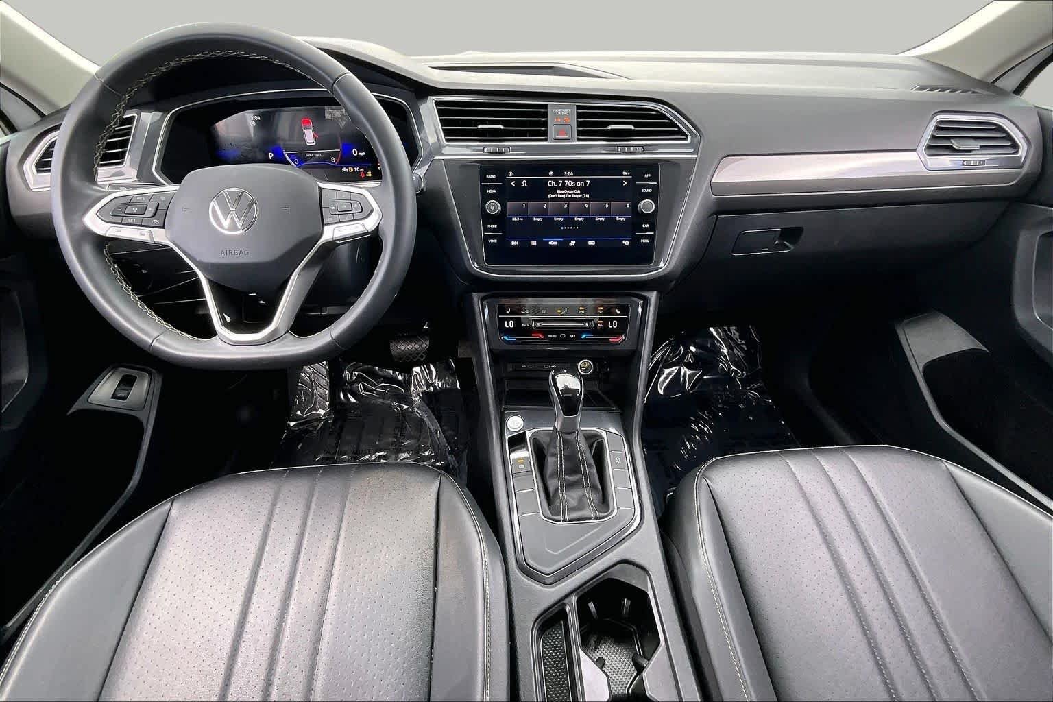 Used 2024 Pure White Volkswagen SE image 13