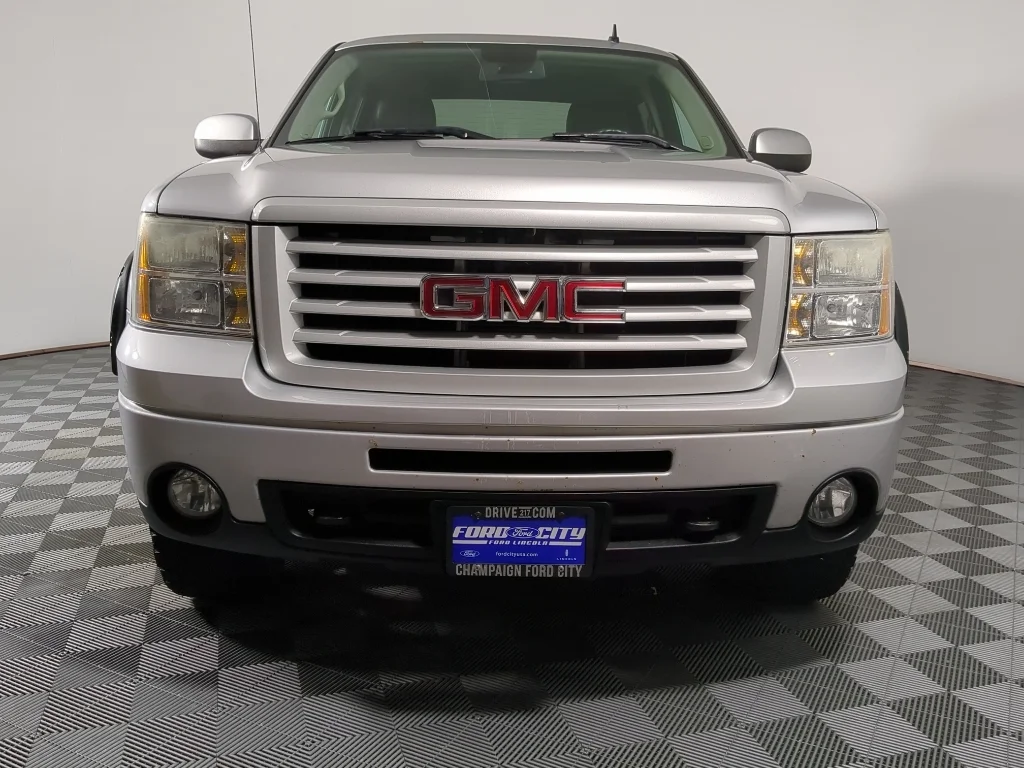 Used 2013 White GMC SLT image 3