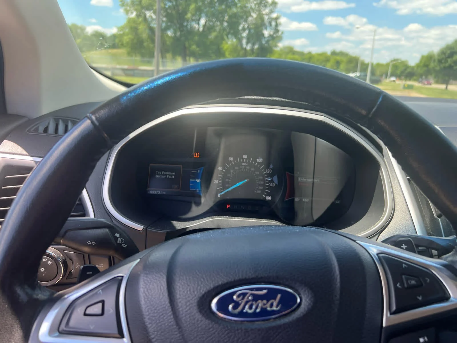 Used 2015 Magnetic Metallic Ford SEL image 11