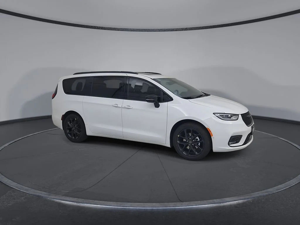 New 2026 Bright White Clear-Coat Exterior Paint Chrysler Limited image 2