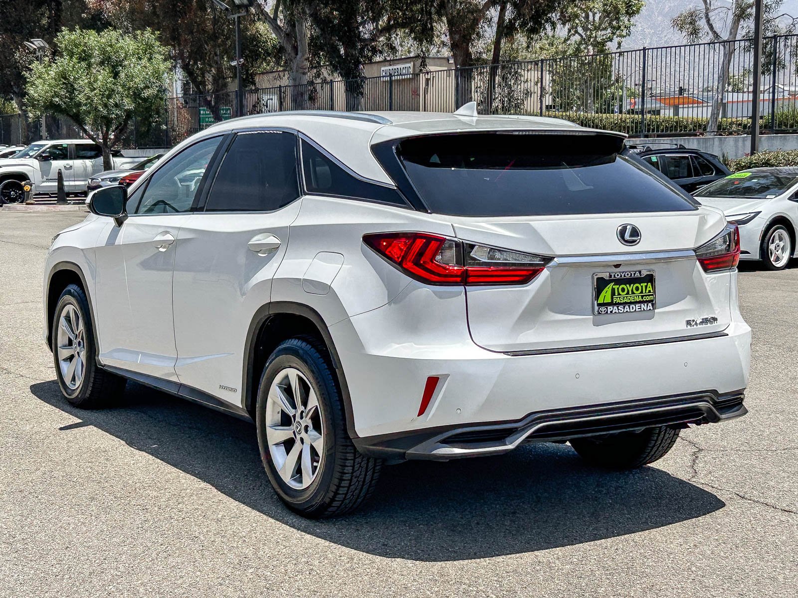 Used 2019 EMINENT WHITE PEA Lexus RX 450H image 8