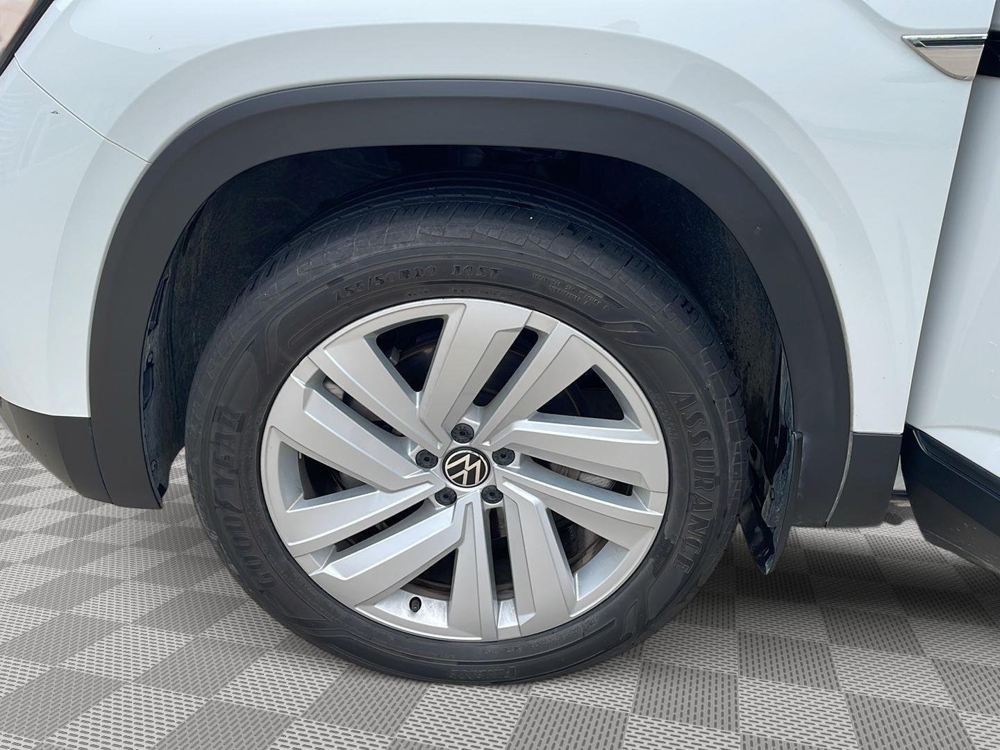 Used 2023 Pure White Volkswagen 2.0T SE 4Motion image 6