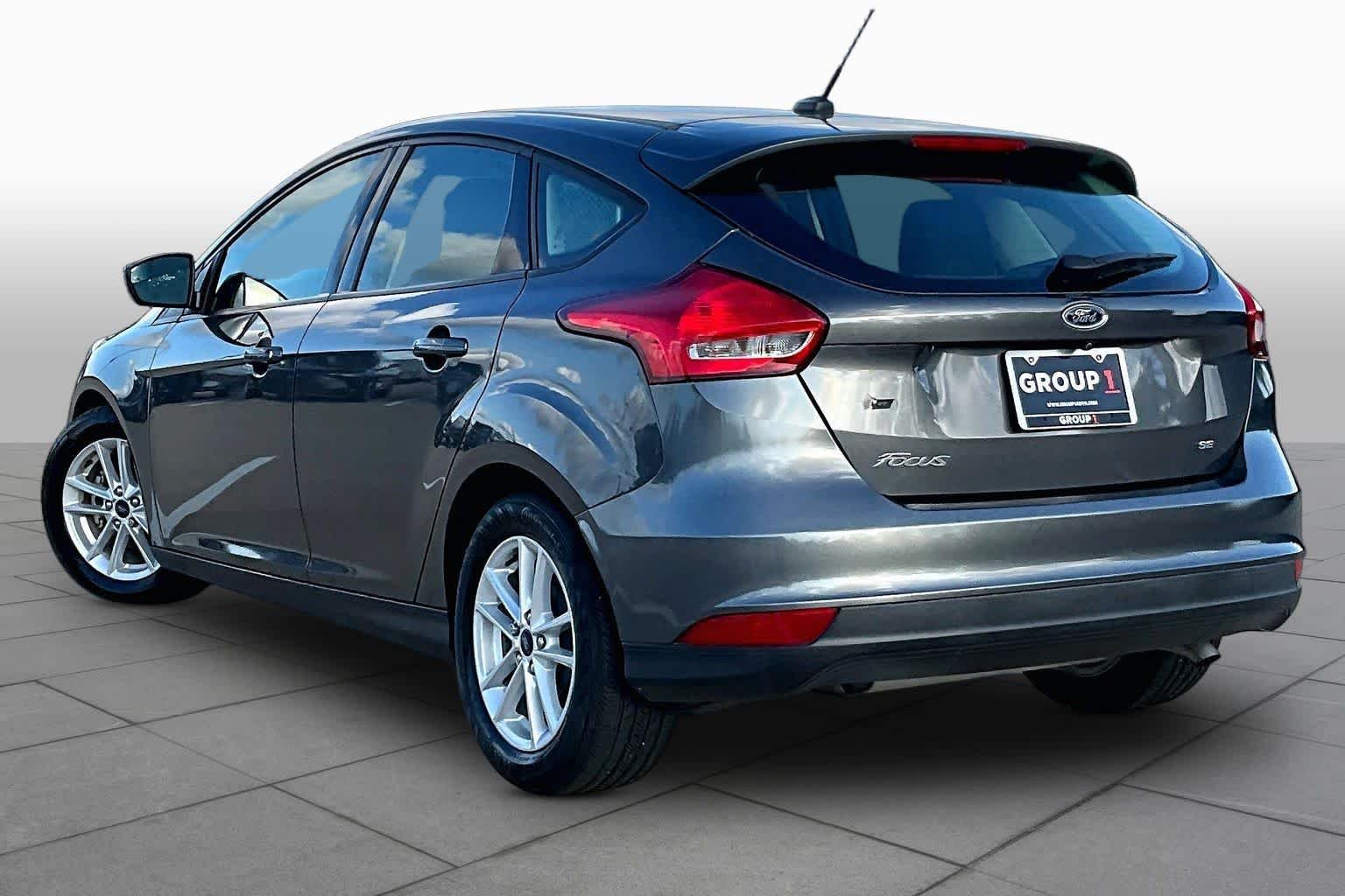 Used 2018 Magnetic Metallic Ford SE image 12