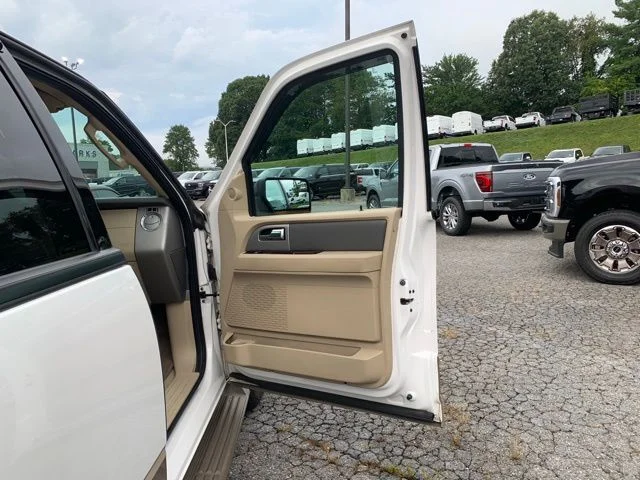Used 2014 White Platinum Tri-Coat Metallic Ford XLT image 16