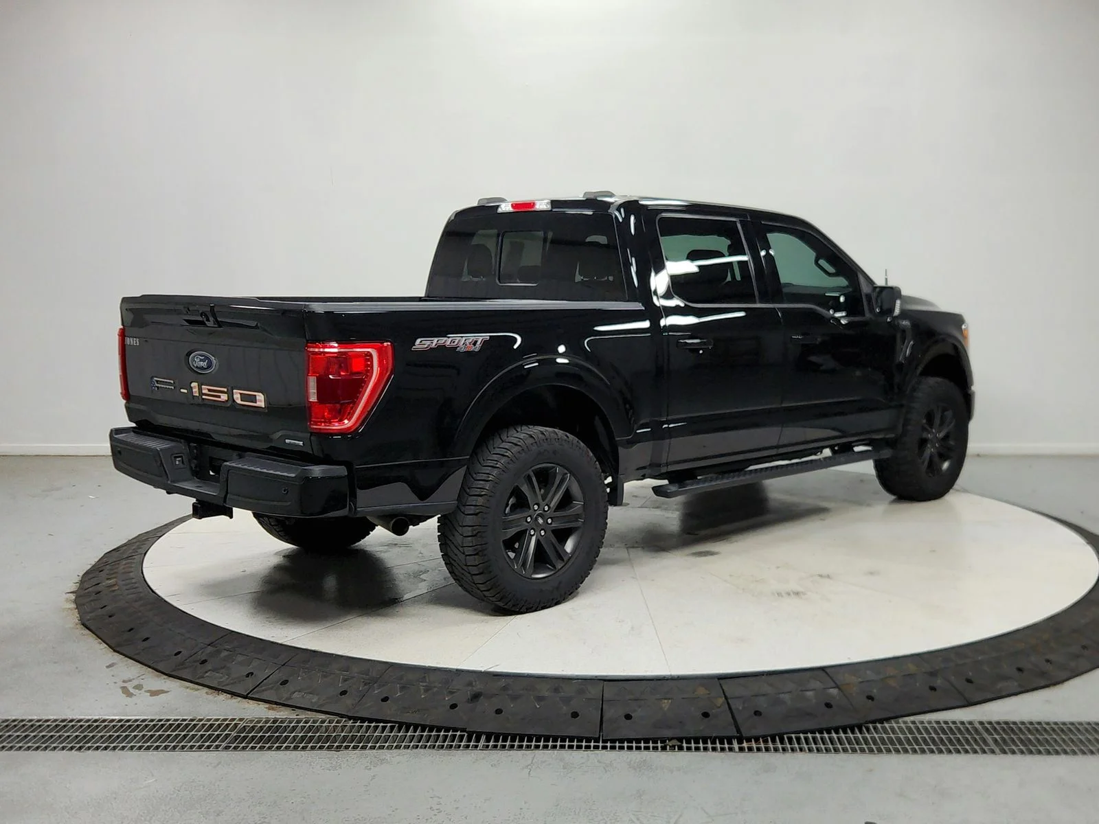 Used 2021 Black Ford XLT image 8