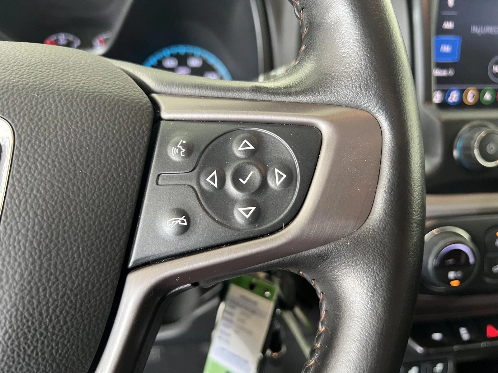 Used 2022 Onyx Black GMC AT4 - Leather image 10
