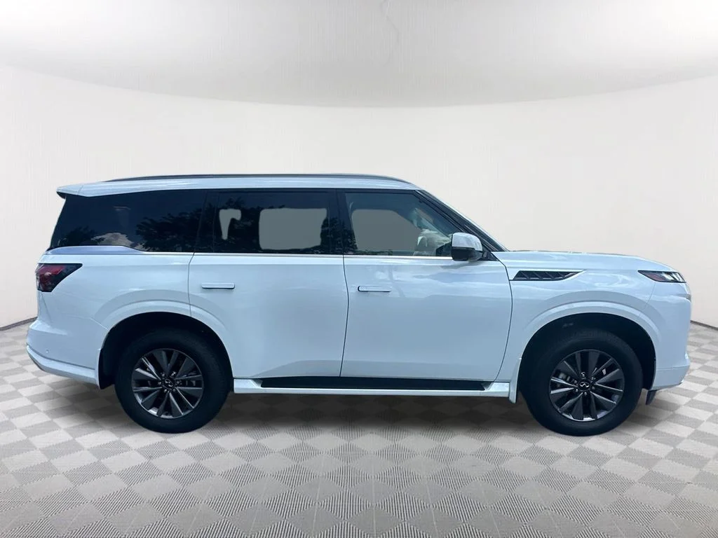 Certified Used 2026 White INFINITI PURE image 4