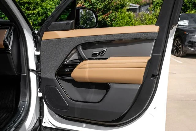 New 2026  Land Rover SE image 51