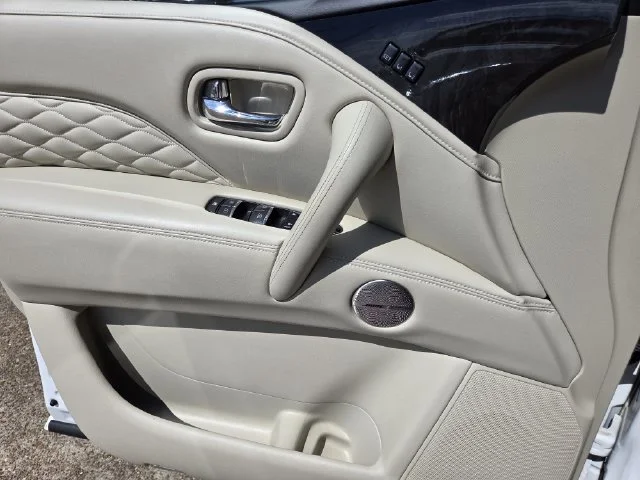 Used 2021 Moonstone White INFINITI Sensory image 17