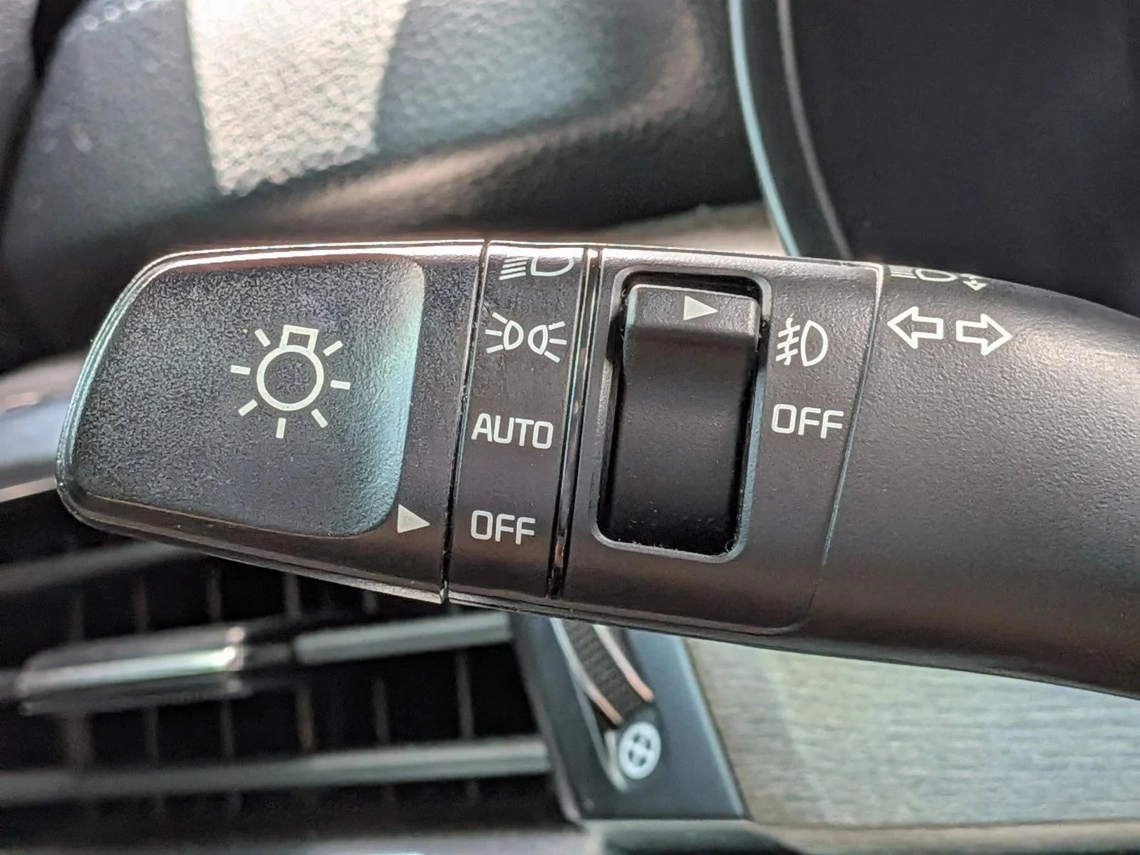 Used 2022 Wolf Gray Kia SX image 9