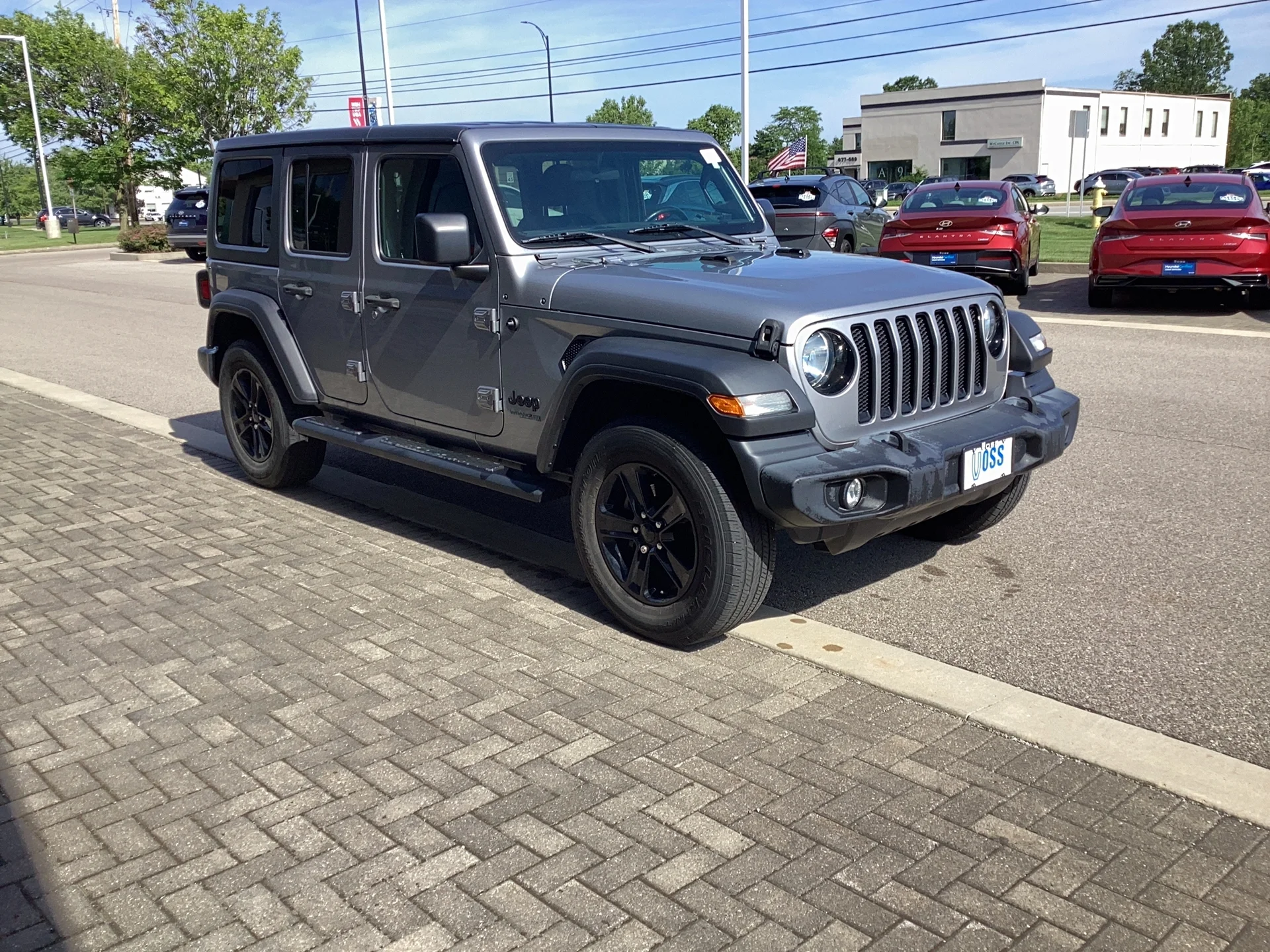 Used 2020 Billet Silver Metallic Clear Coat Jeep Altitude image 1