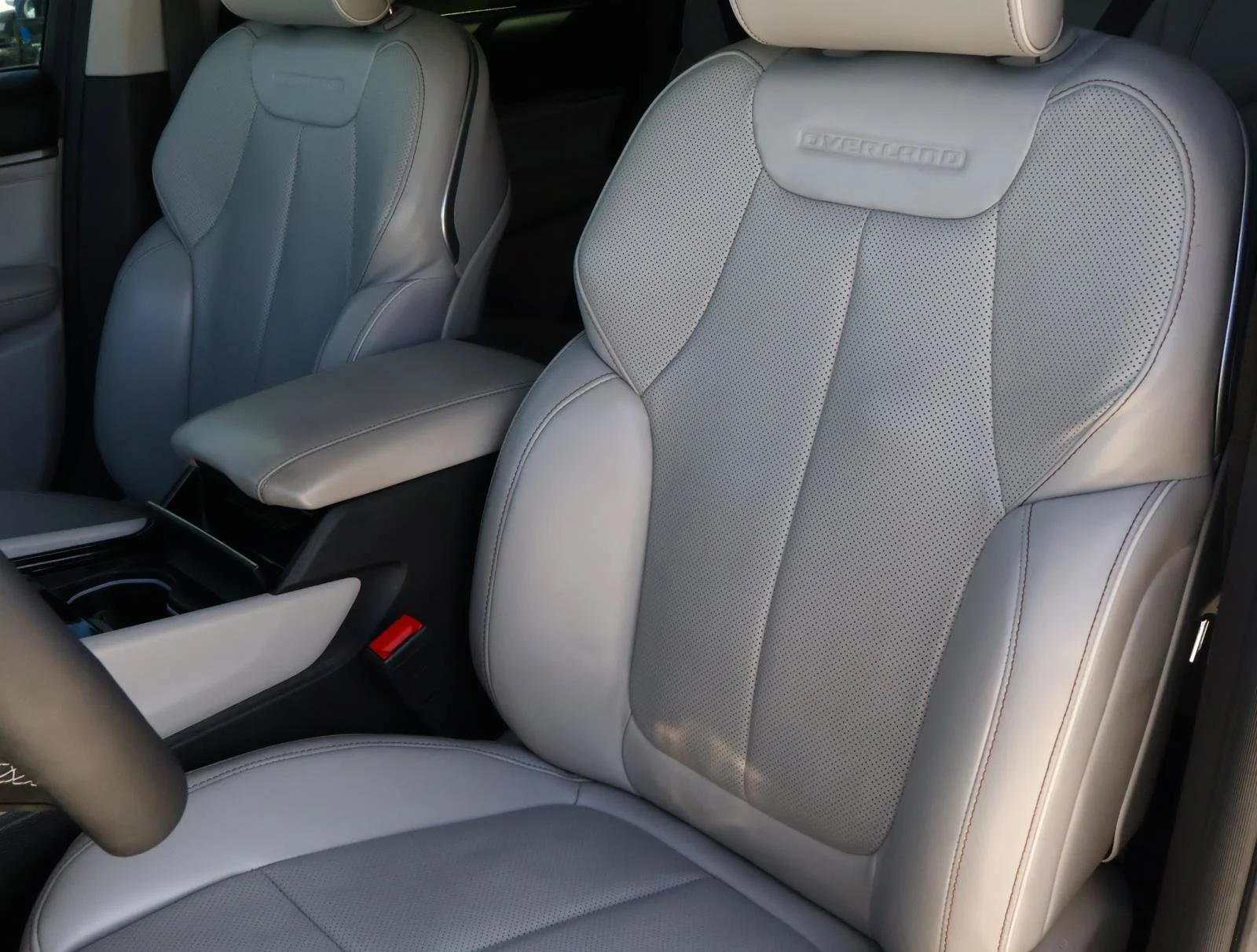 2023 Jeep Grand Cherokee Overland - Photo 14