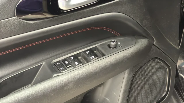 Used 2023 Diamond Black Jeep Trailhawk image 19