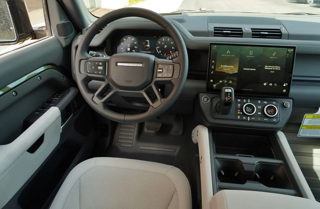 New 2026 Woolstone Green Land Rover S image 15