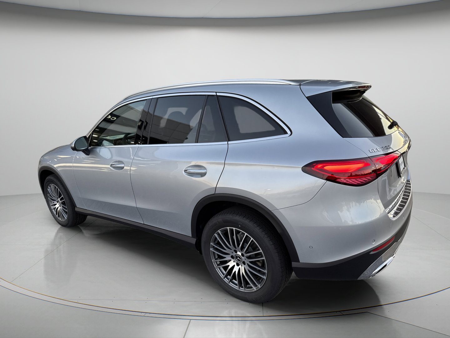 Used 2026 Cirrus Silver Metallic Mercedes-Benz GLC 300 image 3