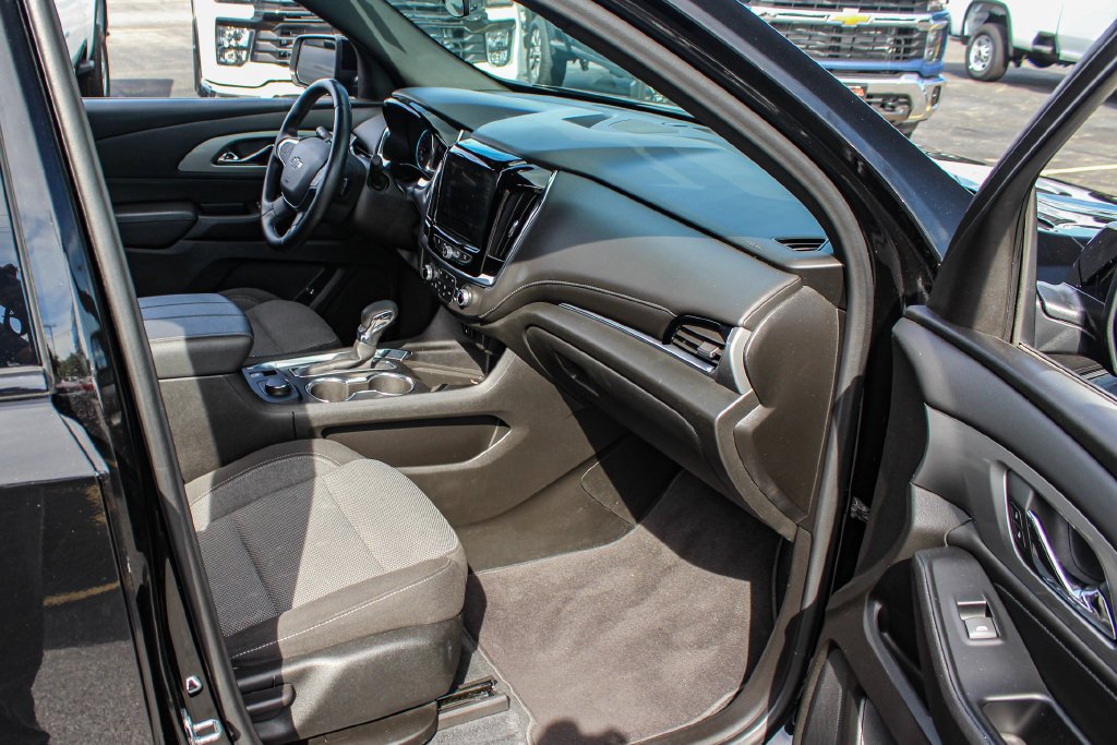 Used 2023 MOSAIC BLACK METALLIC Chevrolet LT Cloth image 25