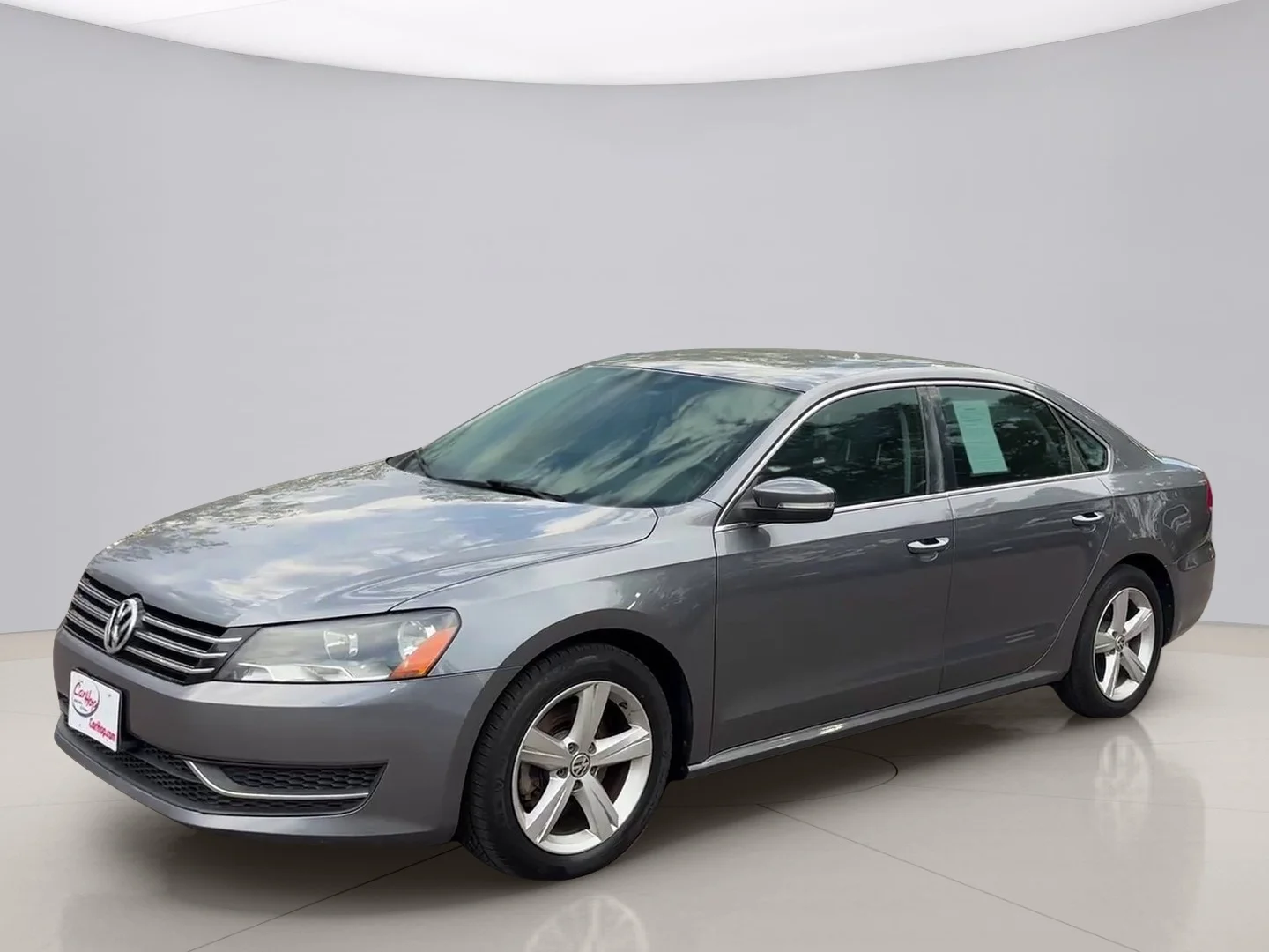 Used 2013 Gray Volkswagen SE image 1