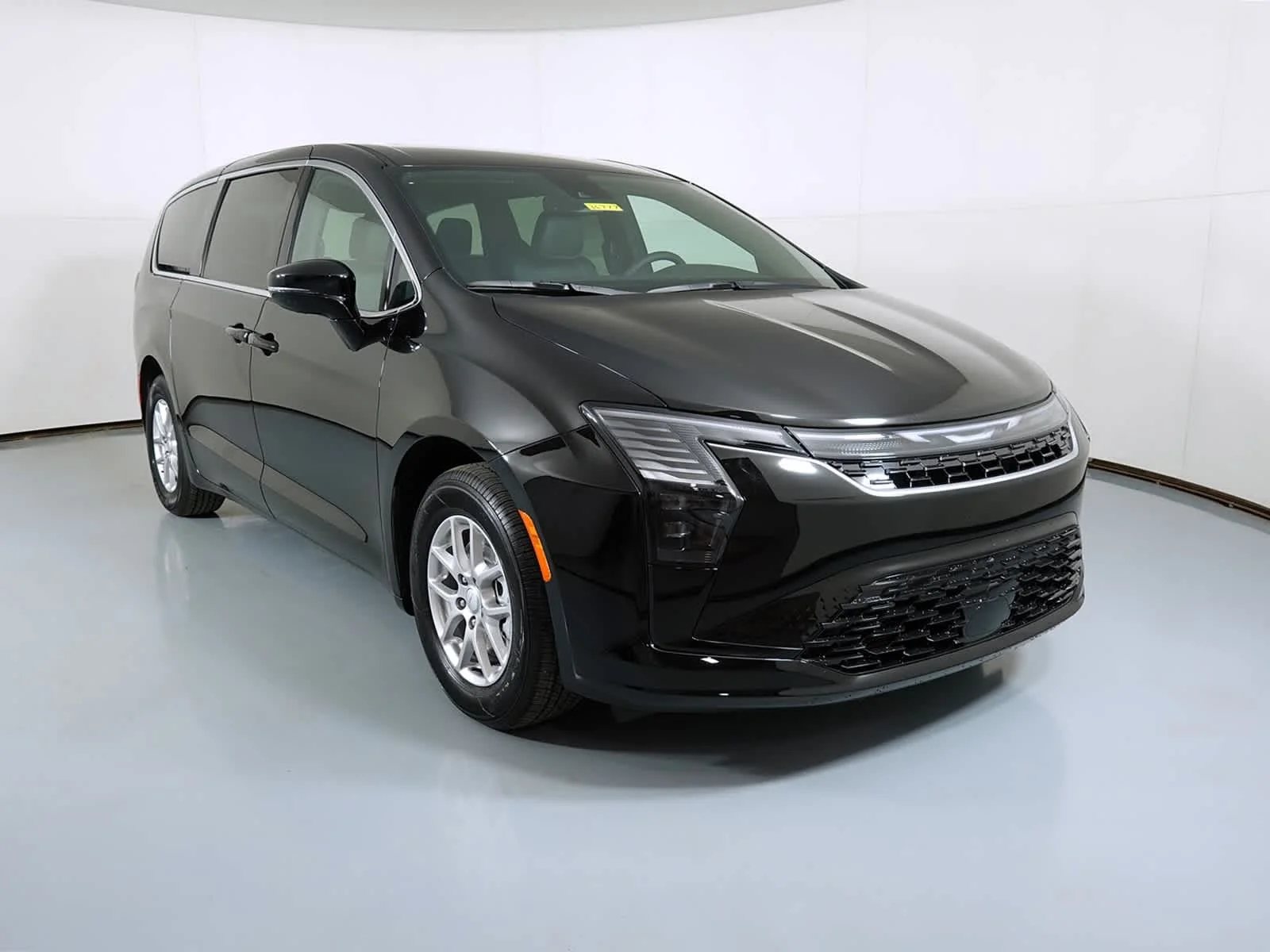 2027 Chrysler Pacifica Select's photo