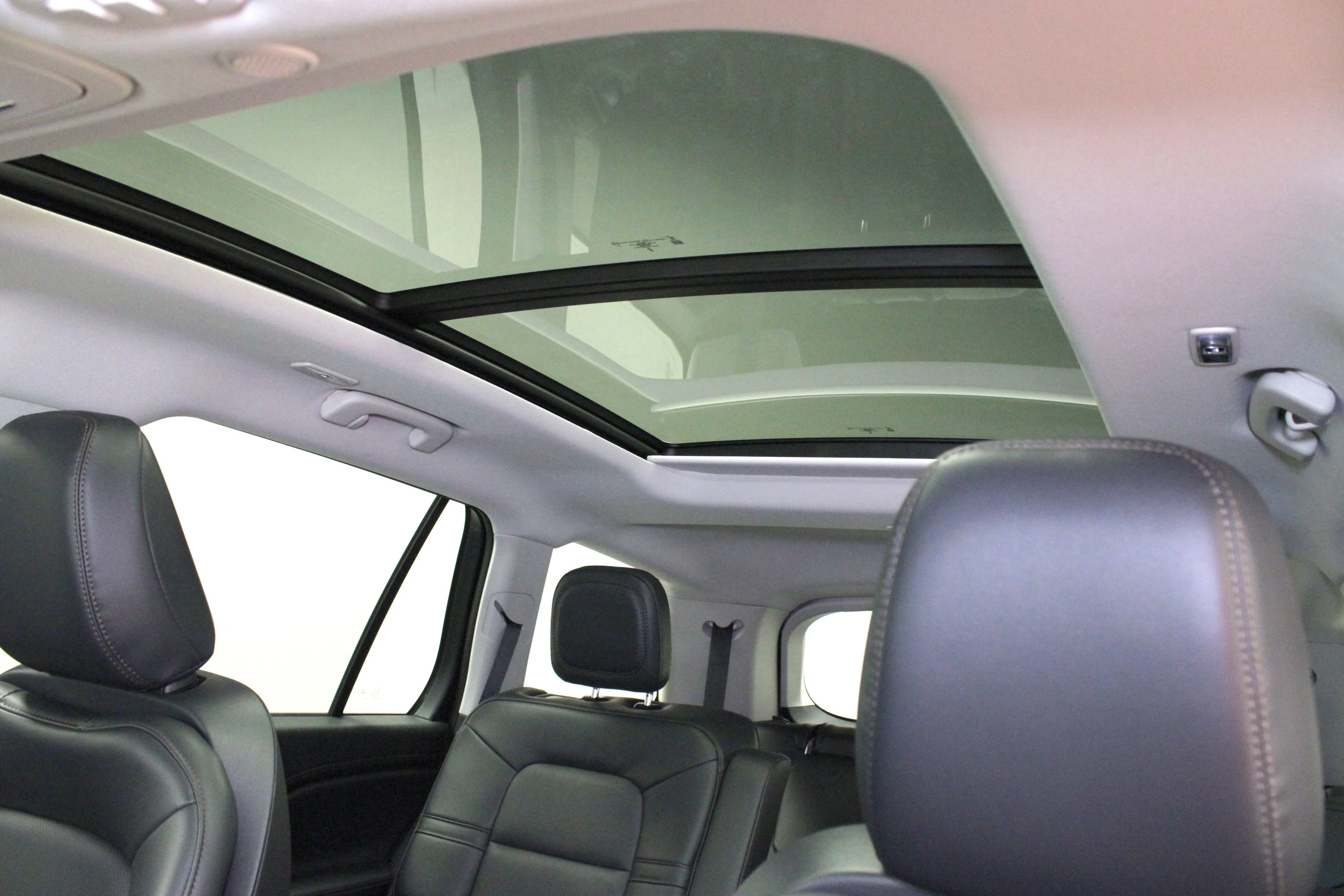 Used 2025 White Metallic Lincoln Premiere image 10