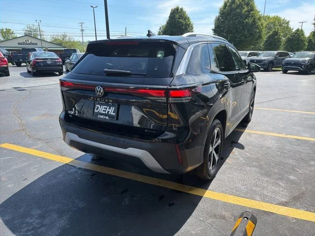 2025 Volkswagen Tiguan SE - Photo 6