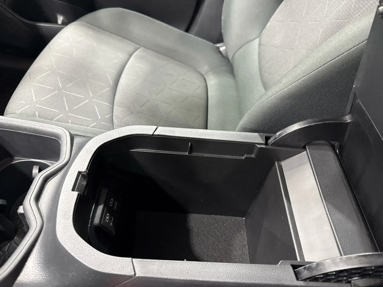Used 2023 Grn/green Toyota XLE image 19