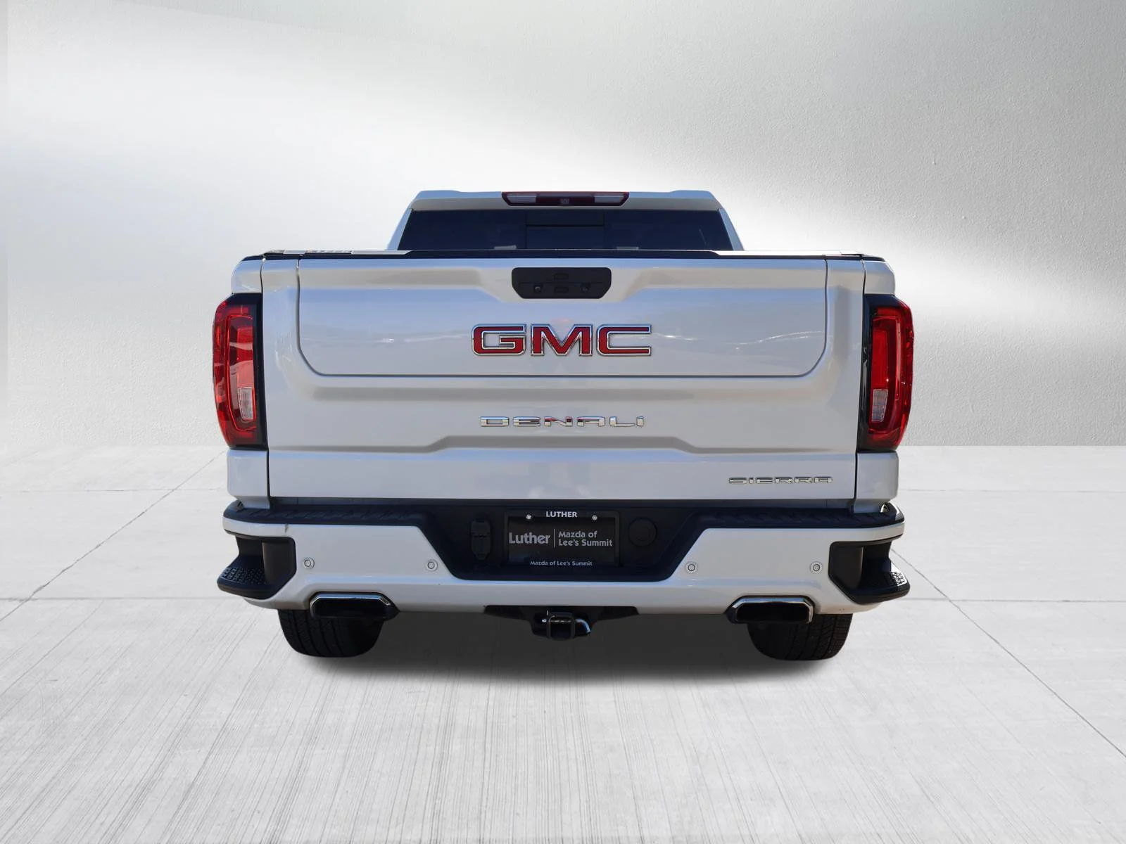 Used 2019 White Frost Tricoat GMC Denali image 6