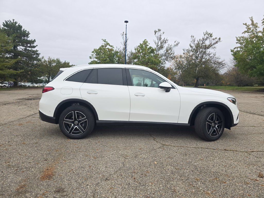 New 2027 Polar White Mercedes-Benz GLC 300 image 18
