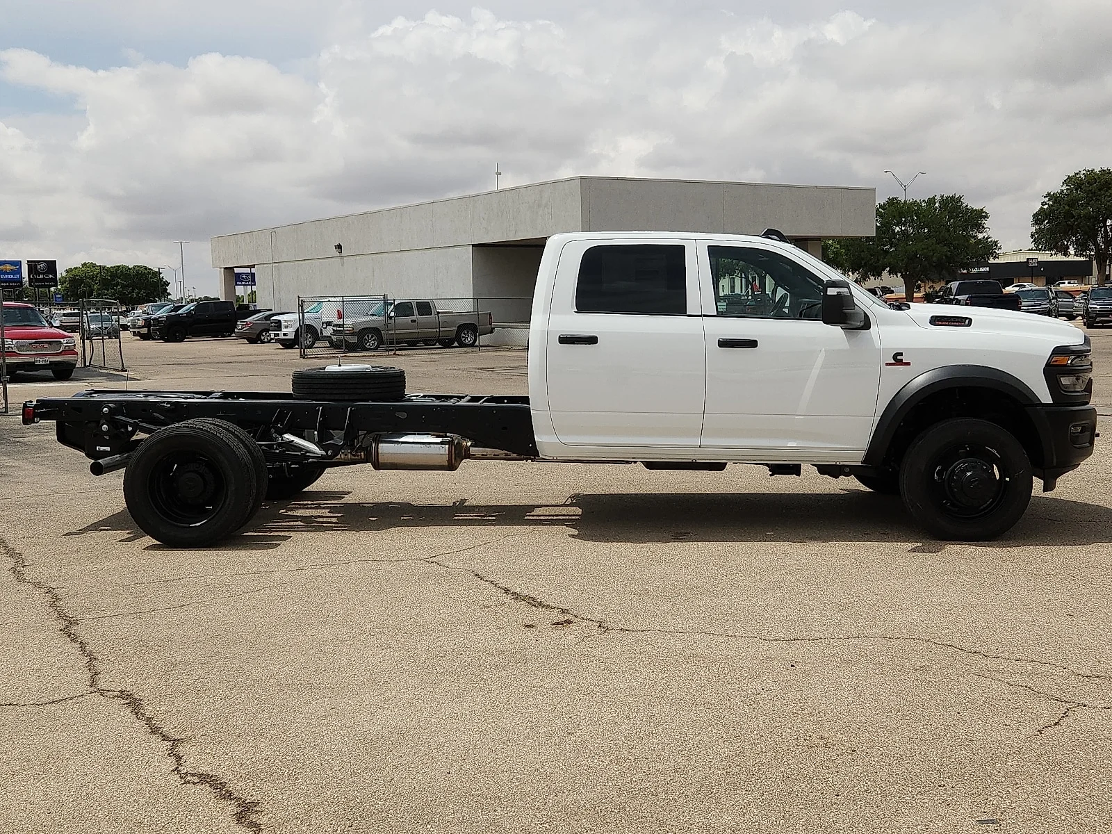 New 2026 Bright White Clear-Coat  Paint Ram TRADESMAN  CREW  4X4 84