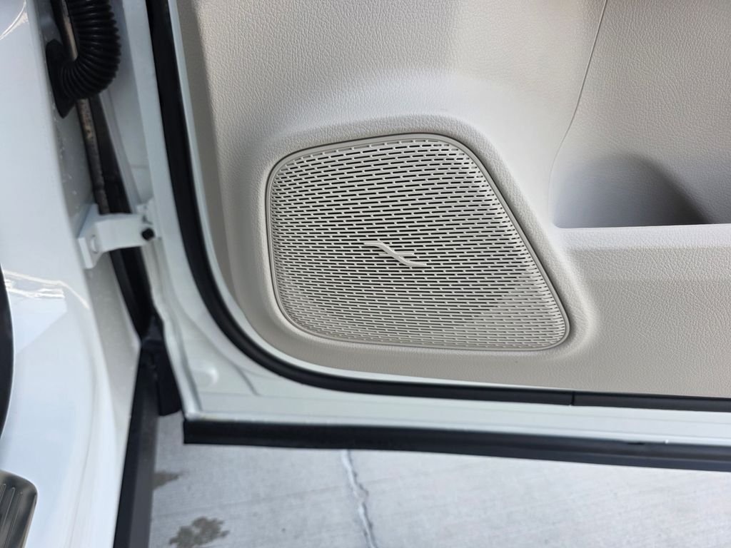 New 2026 Polar White Mercedes-Benz GLA 250 image 18