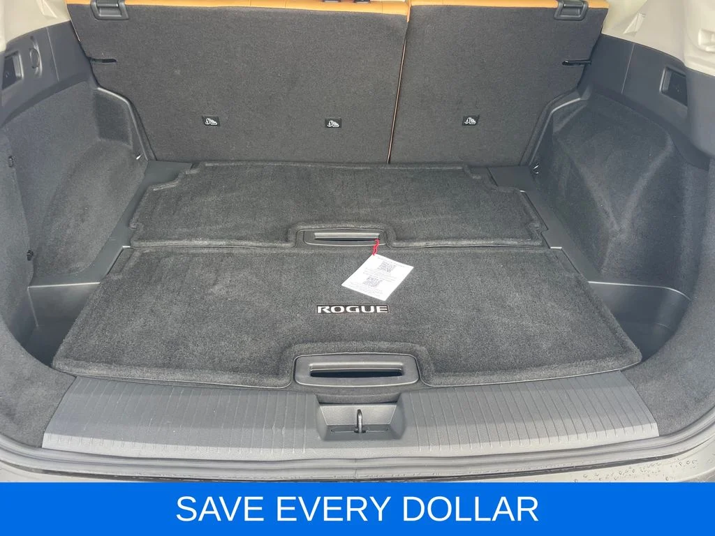 Used 2023 Black Nissan Platinum image 23