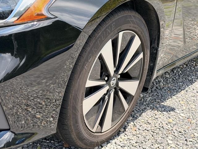 Used 2019 Black Nissan 2.5 SV image 5