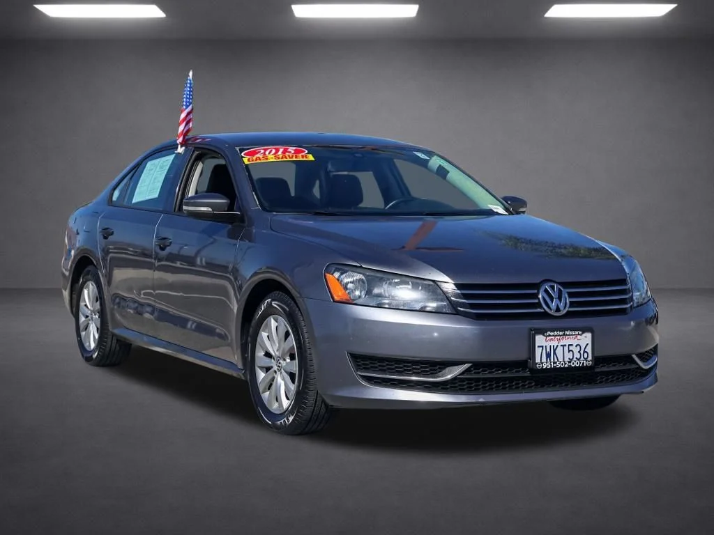 Used 2015 Gray Volkswagen 1.8T S image 1