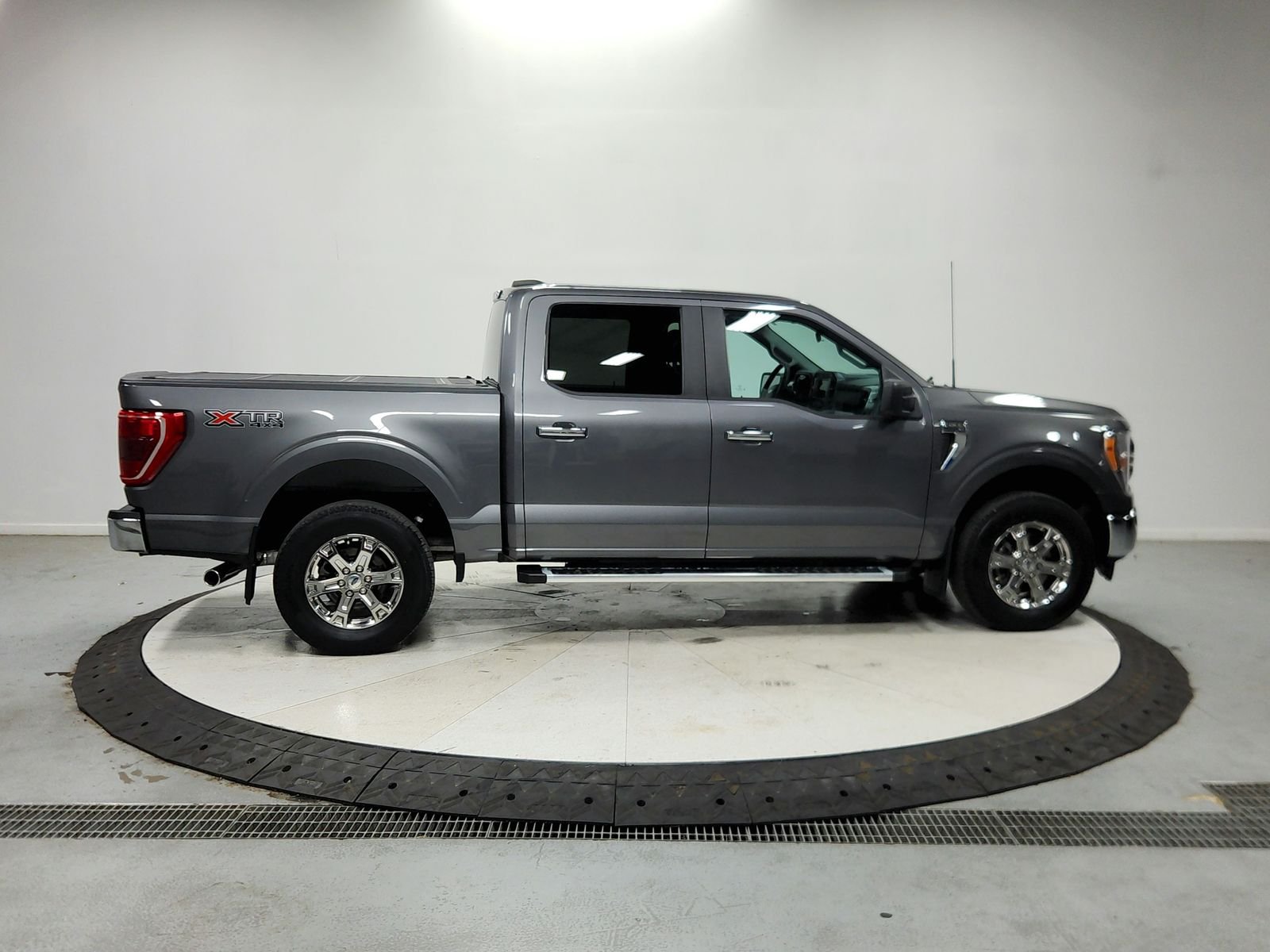 Used 2023  Ford XLT image 9