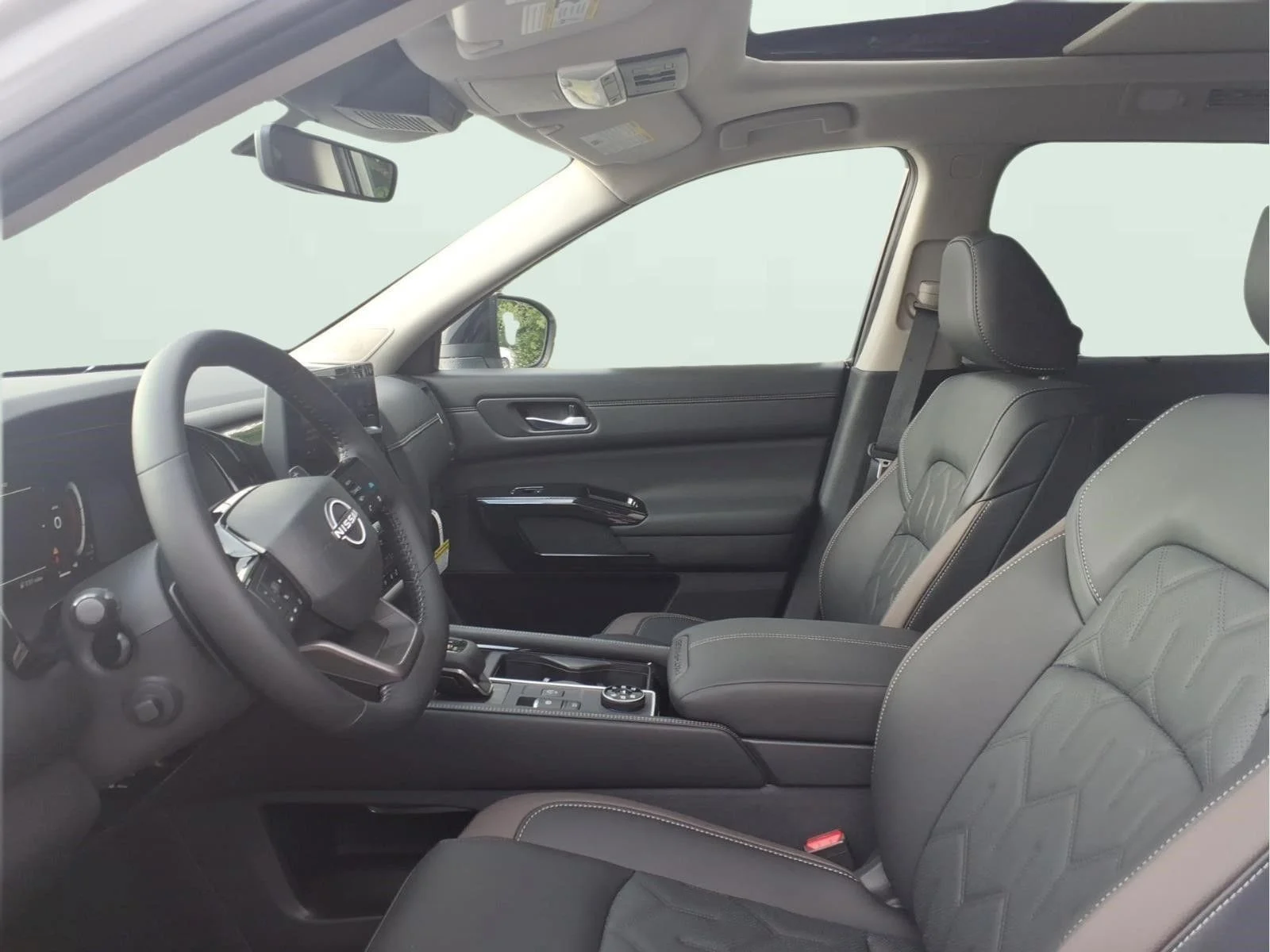 New 2026 Everest White Pearl TriCoat Nissan Platinum image 5