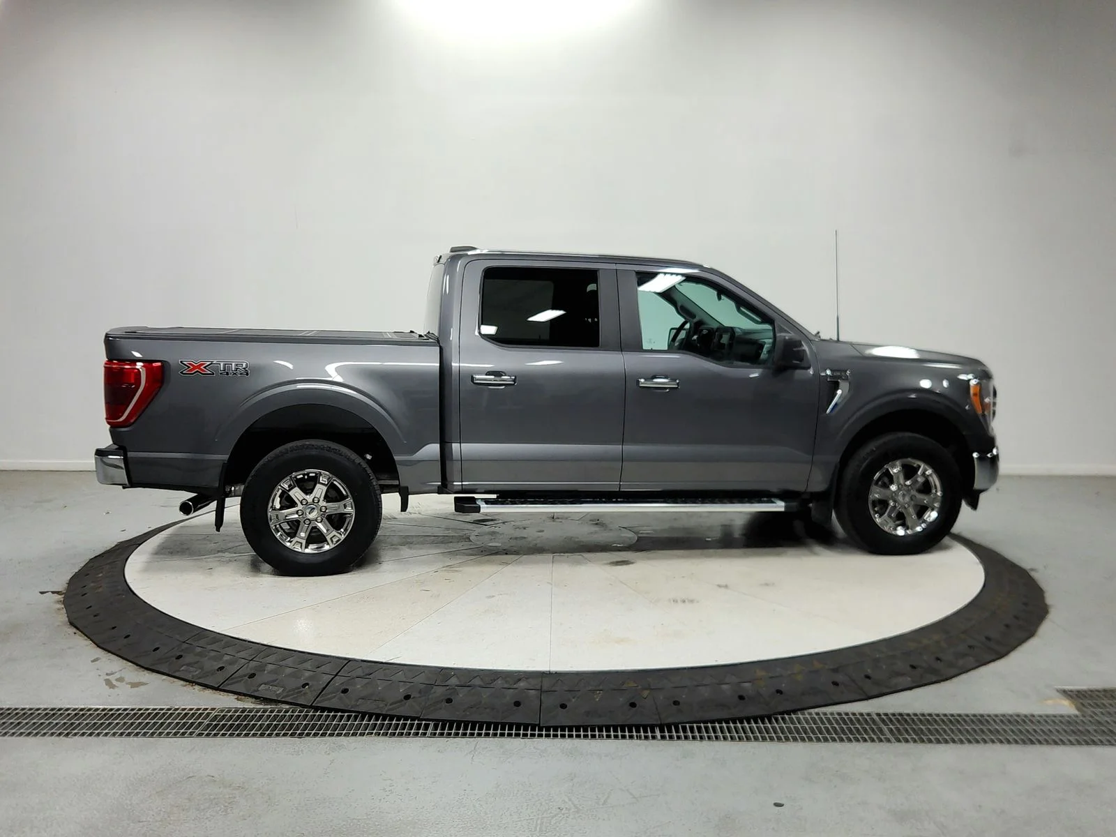 Used 2023  Ford XLT image 9