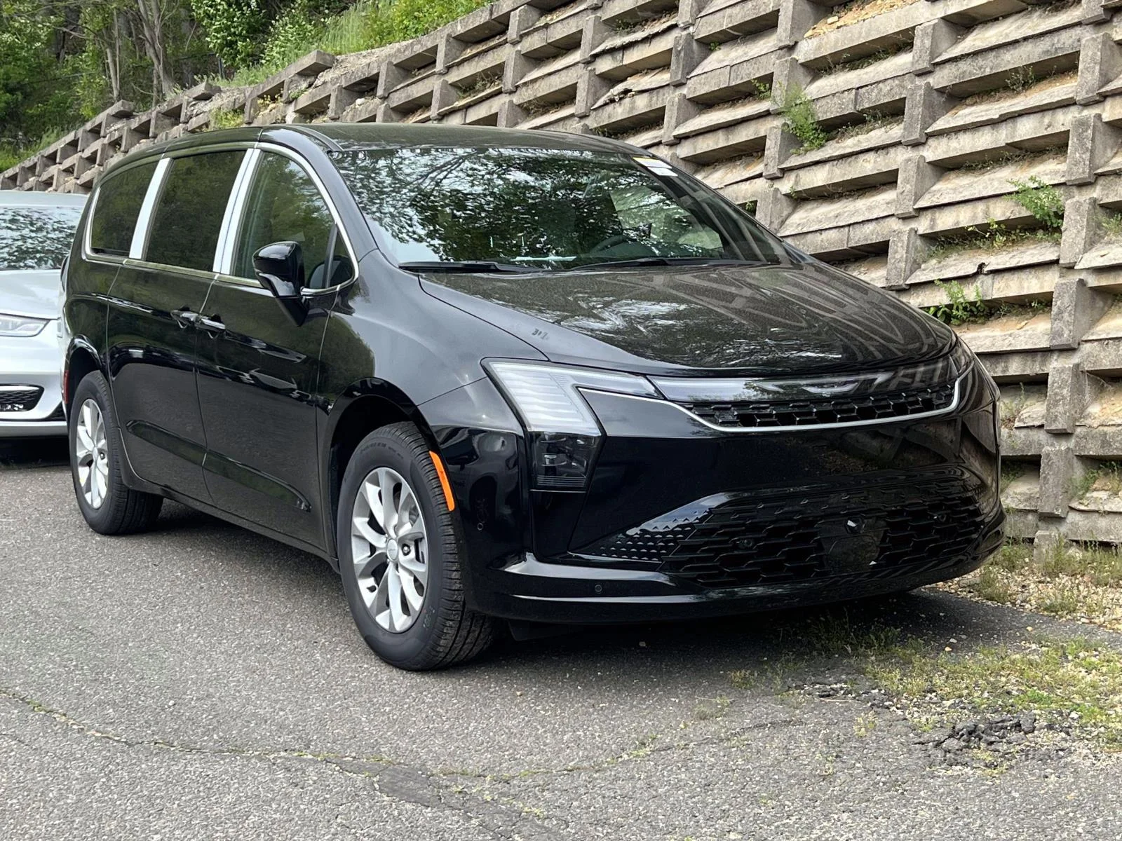 2027 Chrysler Pacifica Select AWD's photo