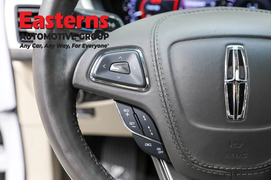 Used 2019 White Lincoln Reserve image 15