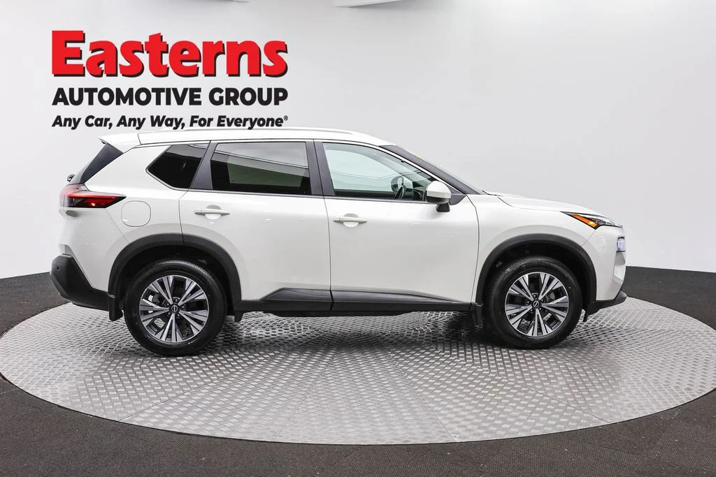 Used 2023 White Nissan SV image 4