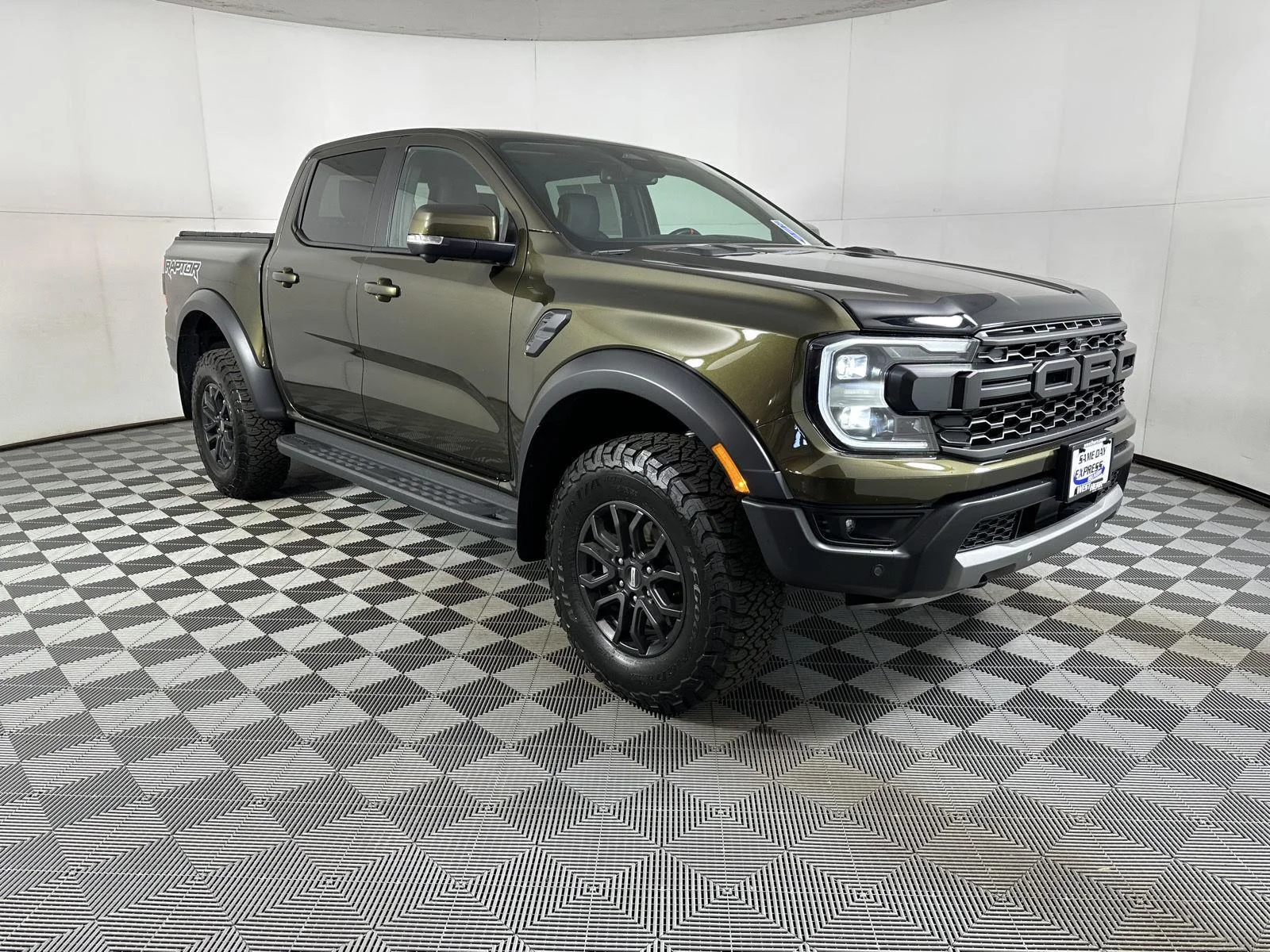 Used 2025 Shelter Green Ford Raptor image 13