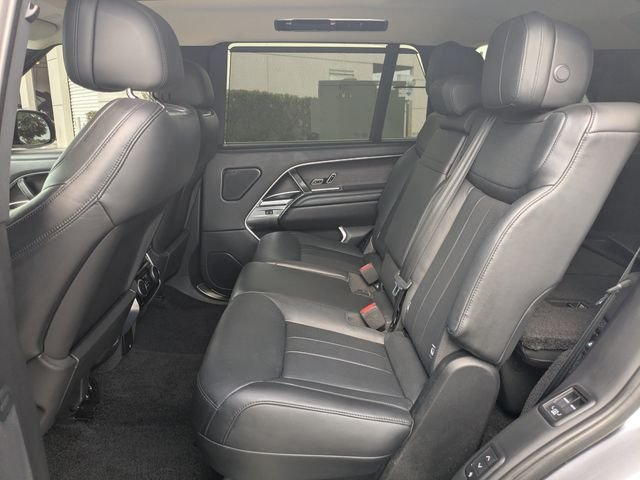 Used 2025 Eiger Grey Metallic Land Rover SE image 12