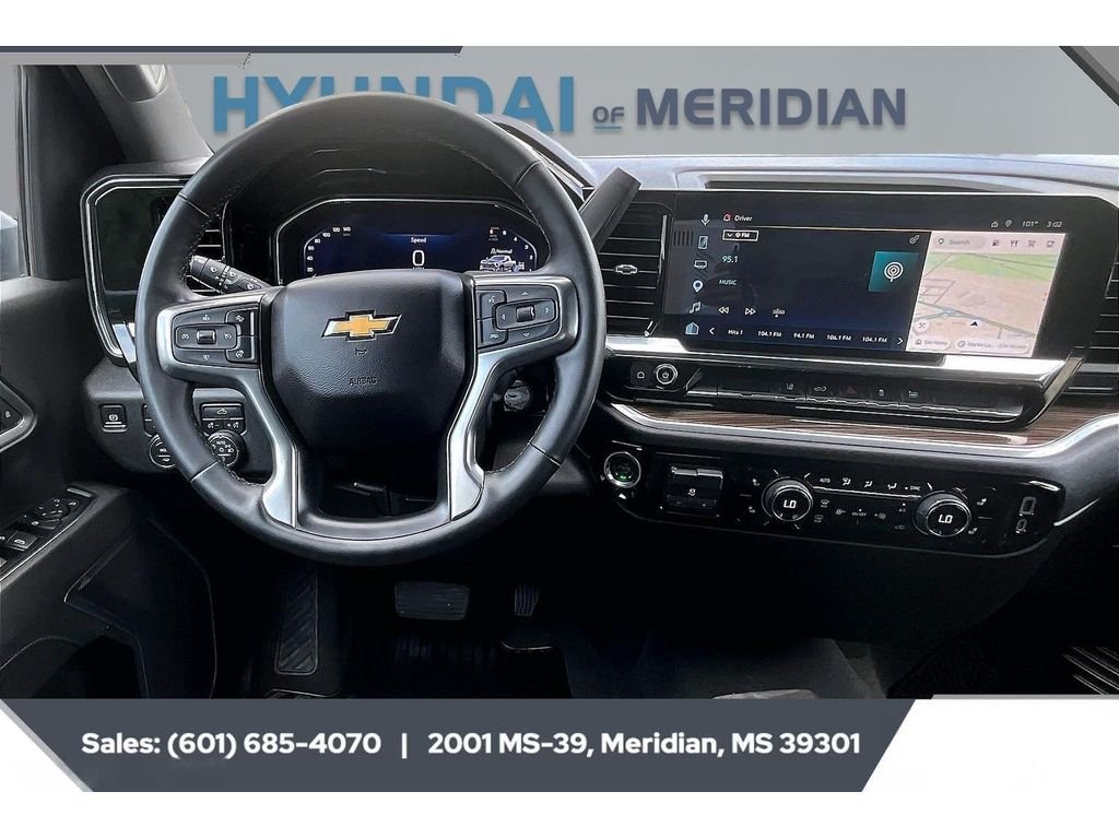Used 2025 STERLING GRAY METALLIC Chevrolet LT image 5