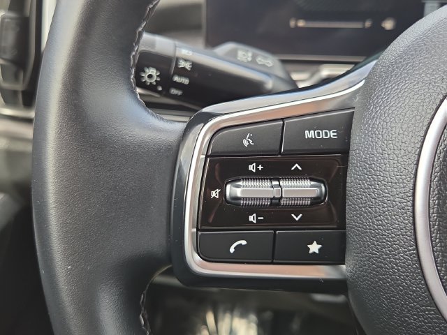 Used 2024 White Pearl Kia S image 18